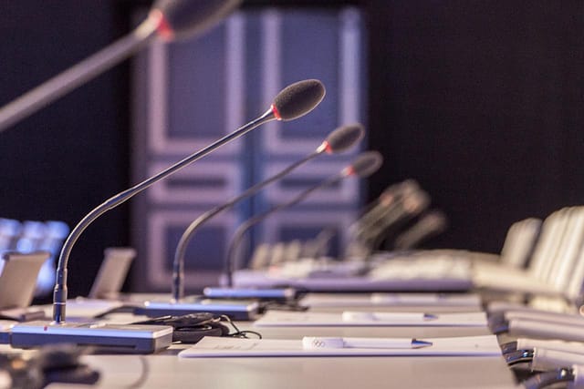 delegate microhones for simultaneous interpretation